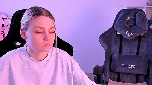 hotblonds online show from December 13, 8:09 am