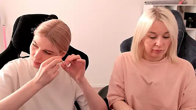 hotblonds online show from March 7, 2:01 pm