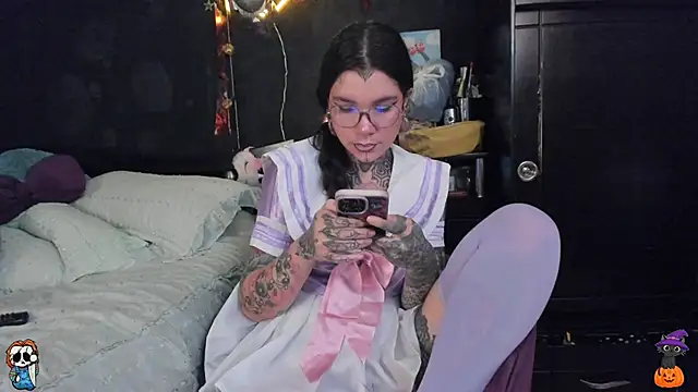 Lilmarieee online show from October 15, 9:15 pm