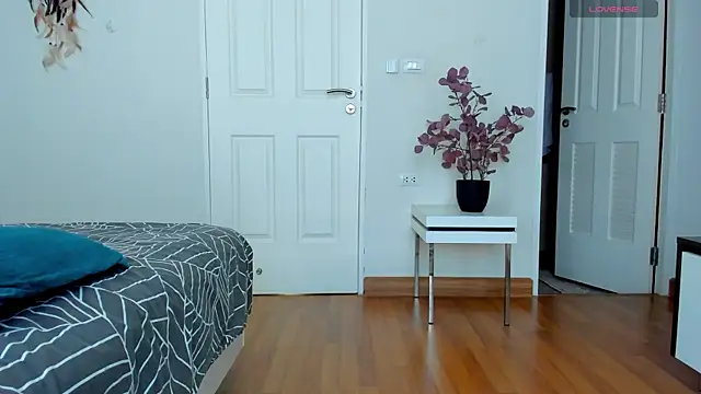 BritneyHall online show from December 11, 5:43 am