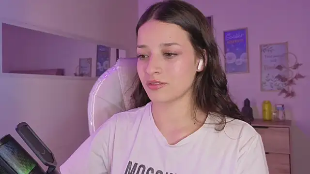 Snapshot of Amaia_Daniells chatting on October 23, 3:50 am Amaia Daniells online show from October 23, 3:50 am