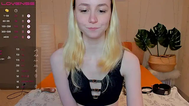 Snapshot of fleximona chatting on December 8, 1:03 pm fleximona online show from December 8, 1:03 pm