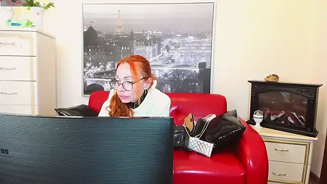 Snapshot of softlysoftlyasbeauty chatting on September 18, 1:02 pm softlysoftlyasbeauty online show from September 18, 1:02 pm