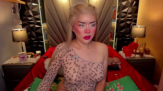 QuiinMollyXxX online show from September 12, 4:07 pm