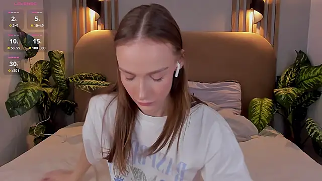 Snapshot of Kira_Quinn chatting on November 11, 6:57 am Kira Quinn online show from November 11, 6:57 am