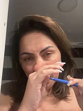 Snapshot of Emma_roqueen chatting on April 29, 11:00 pm Emma roqueen online show from April 29, 11:00 pm