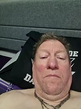 Snapshot of tomtom111111 chatting on November 8, 11:43 am tomtom111111 online show from November 8, 11:43 am