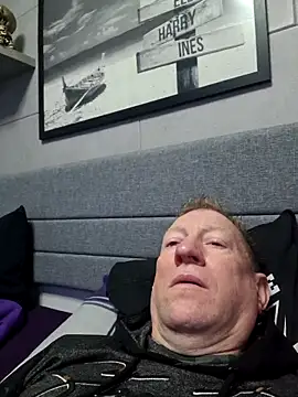 Snapshot of tomtom111111 chatting on November 28, 1:25 pm tomtom111111 online show from November 28, 1:25 pm