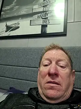 Snapshot of tomtom111111 chatting on November 30, 11:25 am tomtom111111 online show from November 30, 11:25 am