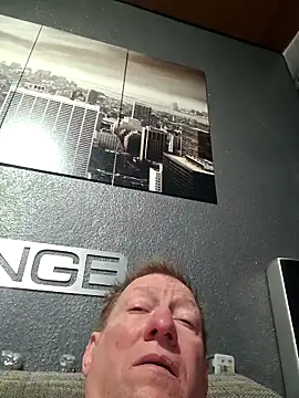 Snapshot of tomtom111111 chatting on December 5, 7:43 pm tomtom111111 online show from December 5, 7:43 pm