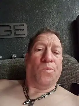 tomtom111111 online show from February 17, 2:02 pm