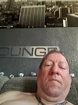 tomtom111111 online show from March 7, 10:45 am