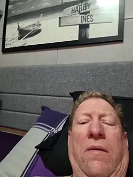 tomtom111111 online show from March 9, 6:56 pm