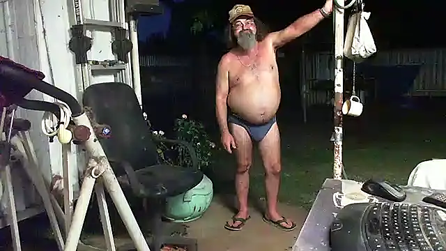 Snapshot of herbie010666 chatting on December 21, 9:44 am herbie010666 online show from December 21, 9:44 am