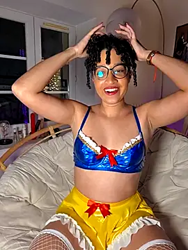 Lauyako online show from February 13, 9:00 pm