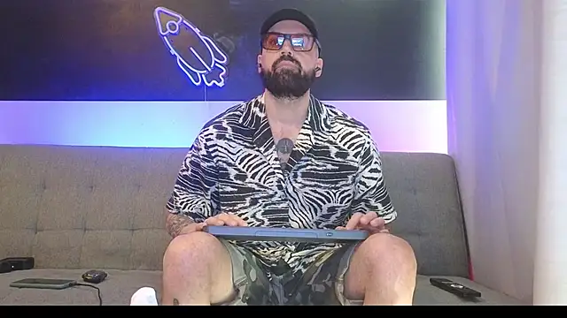 Snapshot of MattxFeet chatting on October 23, 5:23 pm MattxFeet online show from October 23, 5:23 pm