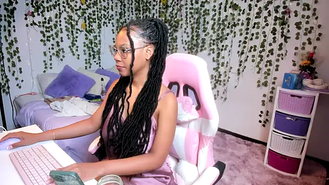 Snapshot of violeta_milleer chatting on November 20, 5:12 pm violeta milleer online show from November 20, 5:12 pm