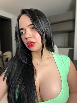 Snapshot of GeorginaJones chatting on January 22, 4:44 am GeorginaJones online show from January 22, 4:44 am