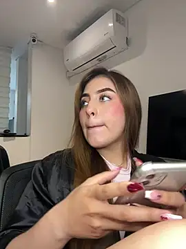 MaddyyLennon online show from January 7, 4:59 pm