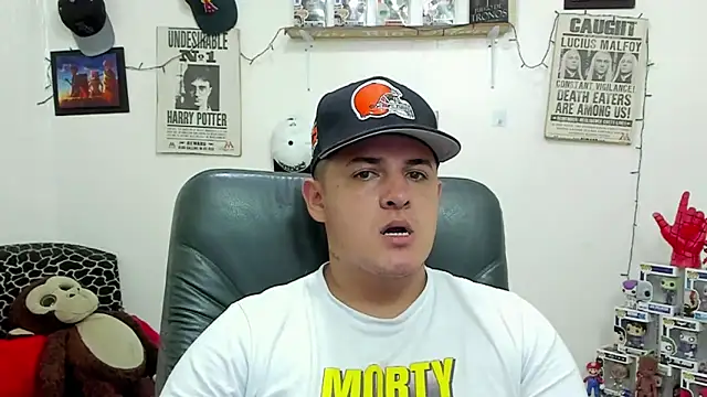 Snapshot of ney_22 chatting on February 5, 3:23 am ney 22 online show from February 5, 3:23 am