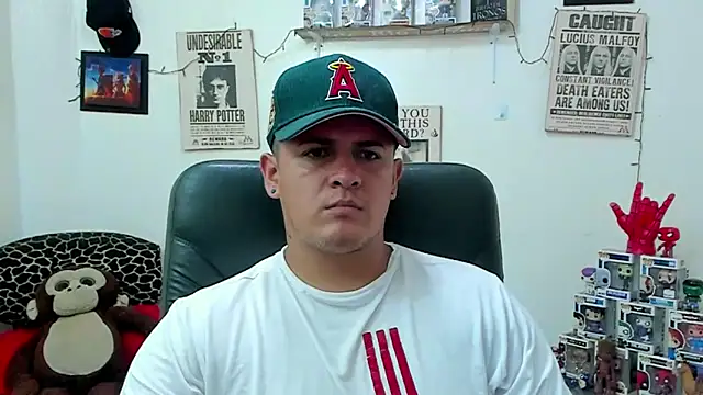 Snapshot of ney_22 chatting on March 5, 7:38 am ney 22 online show from March 5, 7:38 am