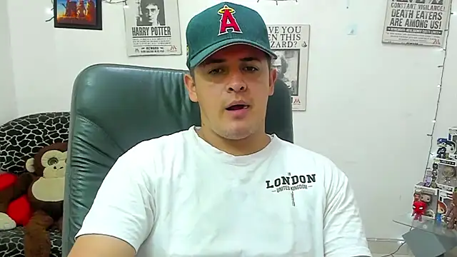 Snapshot of ney_22 chatting on March 18, 2:25 am ney 22 online show from March 18, 2:25 am