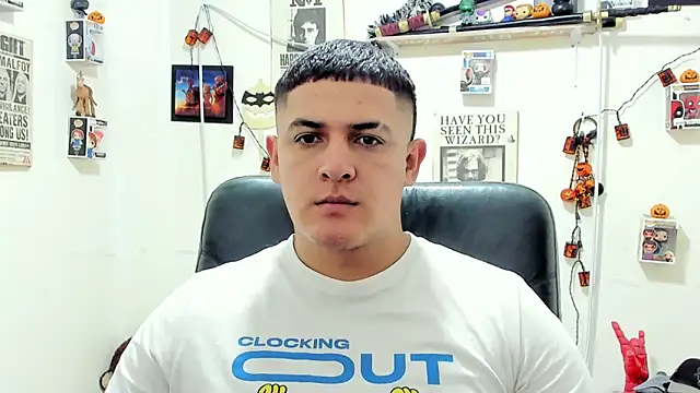 Snapshot of ney_22 chatting on October 31, 5:19 am ney 22 online show from October 31, 5:19 am