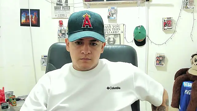 Snapshot of ney_22 chatting on November 5, 6:46 am ney 22 online show from November 5, 6:46 am