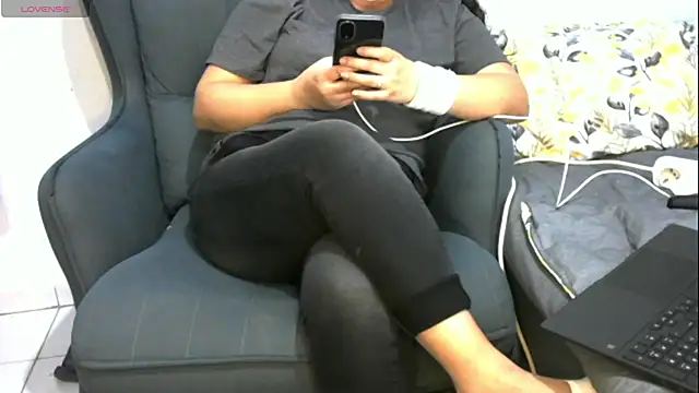 insatiableeee online show from January 18, 8:30 pm