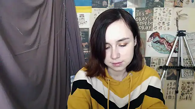 VeryVeryVeryShy  online show from February 7, 6:45 am