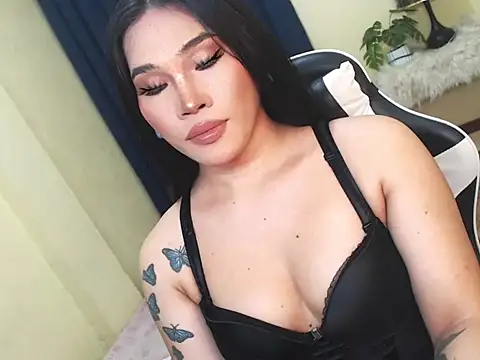 Ur Fantastic Lina online show from November 3, 8:32 pm