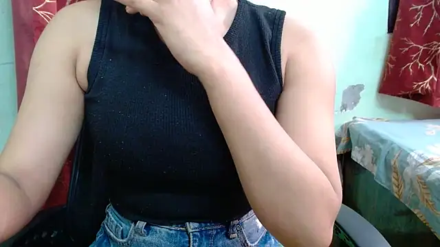 sweet-alia online show from April 18, 11:58 am