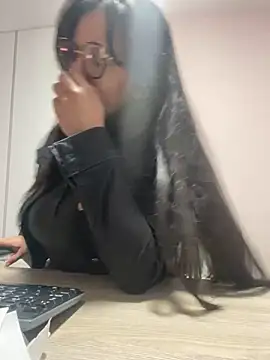 Snapshot of SWEETLILY18 chatting on December 21, 11:01 am SWEETLILY18 online show from December 21, 11:01 am