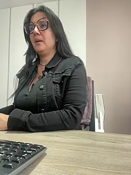 Snapshot of SWEETLILY18 chatting on December 21, 2:04 pm SWEETLILY18 online show from December 21, 2:04 pm