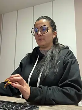 Snapshot of SWEETLILY18 chatting on December 23, 11:14 am SWEETLILY18 online show from December 23, 11:14 am