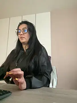 Snapshot of SWEETLILY18 chatting on December 26, 11:21 am SWEETLILY18 online show from December 26, 11:21 am