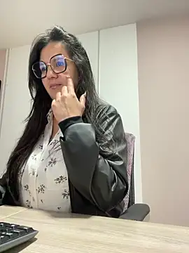 Snapshot of SWEETLILY18 chatting on December 27, 11:06 am SWEETLILY18 online show from December 27, 11:06 am