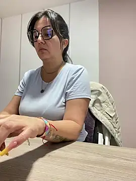 Snapshot of SWEETLILY18 chatting on December 28, 11:09 am SWEETLILY18 online show from December 28, 11:09 am