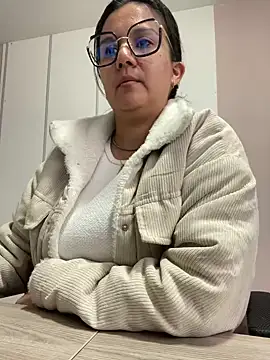 Snapshot of SWEETLILY18 chatting on January 2, 2:24 pm SWEETLILY18 online show from January 2, 2:24 pm