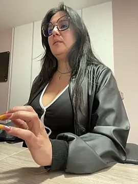 Snapshot of SWEETLILY18 chatting on January 3, 11:57 am SWEETLILY18 online show from January 3, 11:57 am