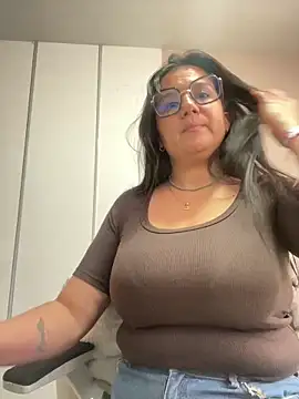 Snapshot of SWEETLILY18 chatting on January 4, 2:46 pm SWEETLILY18 online show from January 4, 2:46 pm