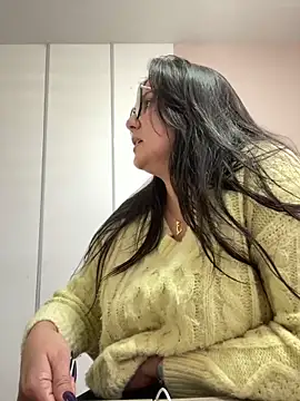 Snapshot of SWEETLILY18 chatting on January 10, 3:27 pm SWEETLILY18 online show from January 10, 3:27 pm