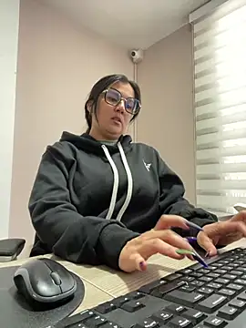 Snapshot of SWEETLILY18 chatting on January 13, 1:28 pm SWEETLILY18 online show from January 13, 1:28 pm