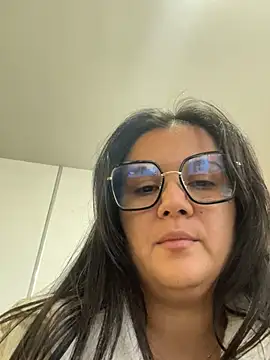 Snapshot of SWEETLILY18 chatting on January 18, 3:59 pm SWEETLILY18 online show from January 18, 3:59 pm