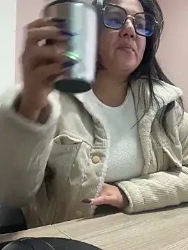 Snapshot of SWEETLILY18 chatting on January 21, 11:46 am SWEETLILY18 online show from January 21, 11:46 am