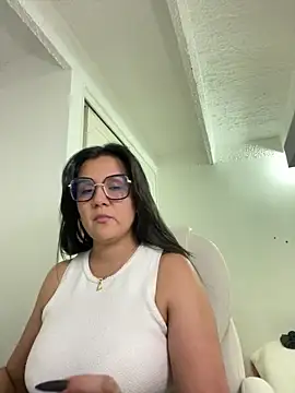 Snapshot of SWEETLILY18 chatting on January 21, 10:30 pm SWEETLILY18 online show from January 21, 10:30 pm