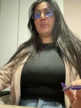 Snapshot of SWEETLILY18 chatting on January 22, 11:23 am SWEETLILY18 online show from January 22, 11:23 am