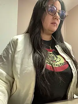 Snapshot of SWEETLILY18 chatting on January 23, 11:48 am SWEETLILY18 online show from January 23, 11:48 am