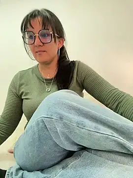 Snapshot of SWEETLILY18 chatting on January 27, 9:33 pm SWEETLILY18 online show from January 27, 9:33 pm