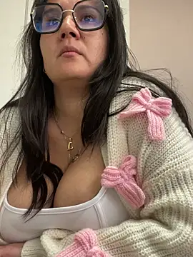 Snapshot of SWEETLILY18 chatting on January 28, 2:31 pm SWEETLILY18 online show from January 28, 2:31 pm